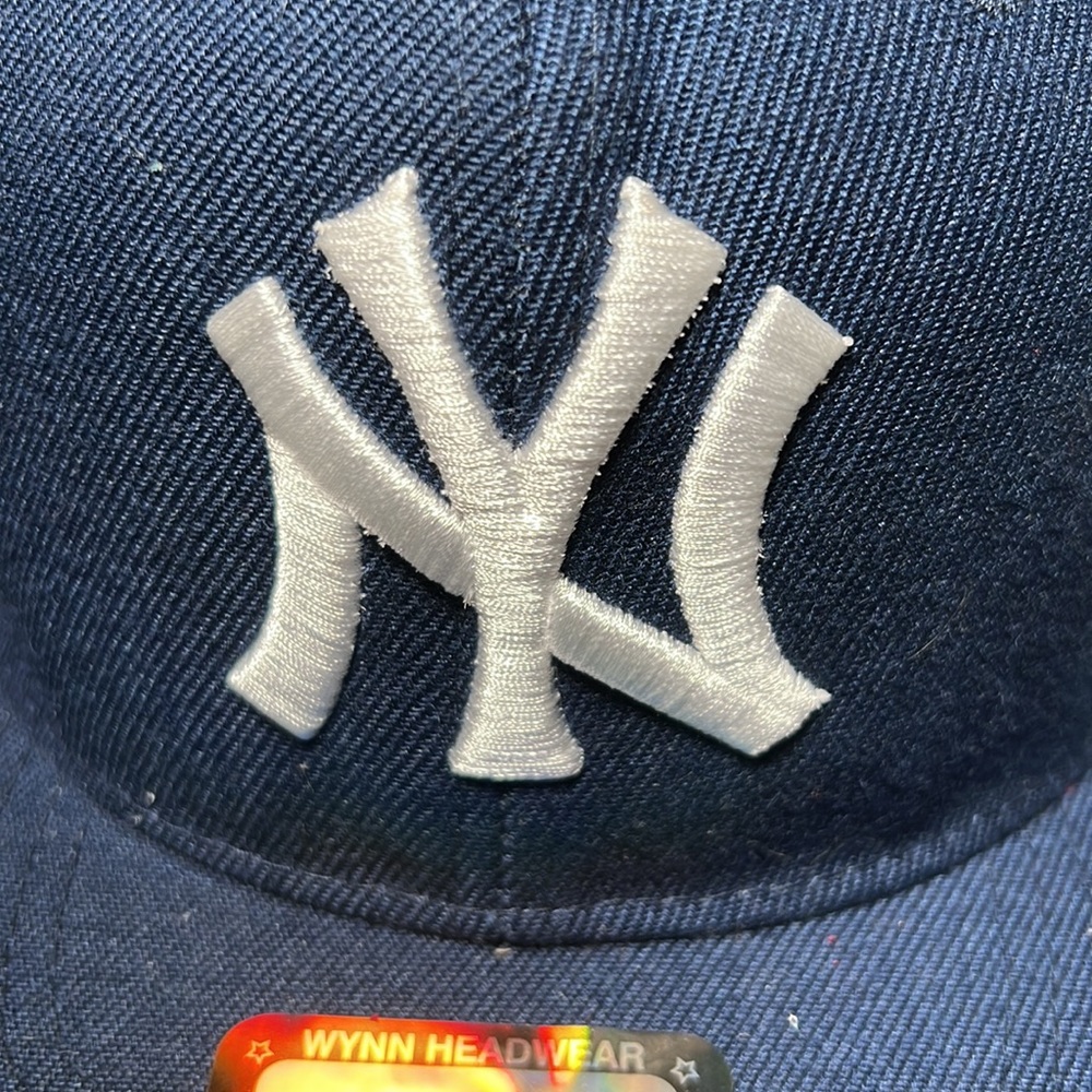 Wynn Snap-Back Headwear New York Yankees Baseball Cap Navy Blue and White NEW - Picture 3 of 6